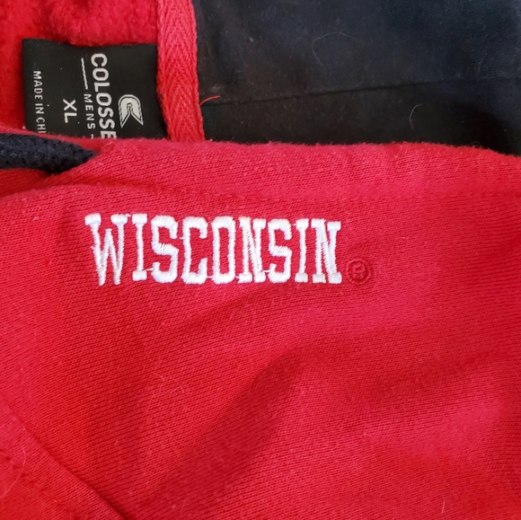 Wisconsin Badgers Colosseum Pullover Hoodie Size XL - Picture 3 of 15